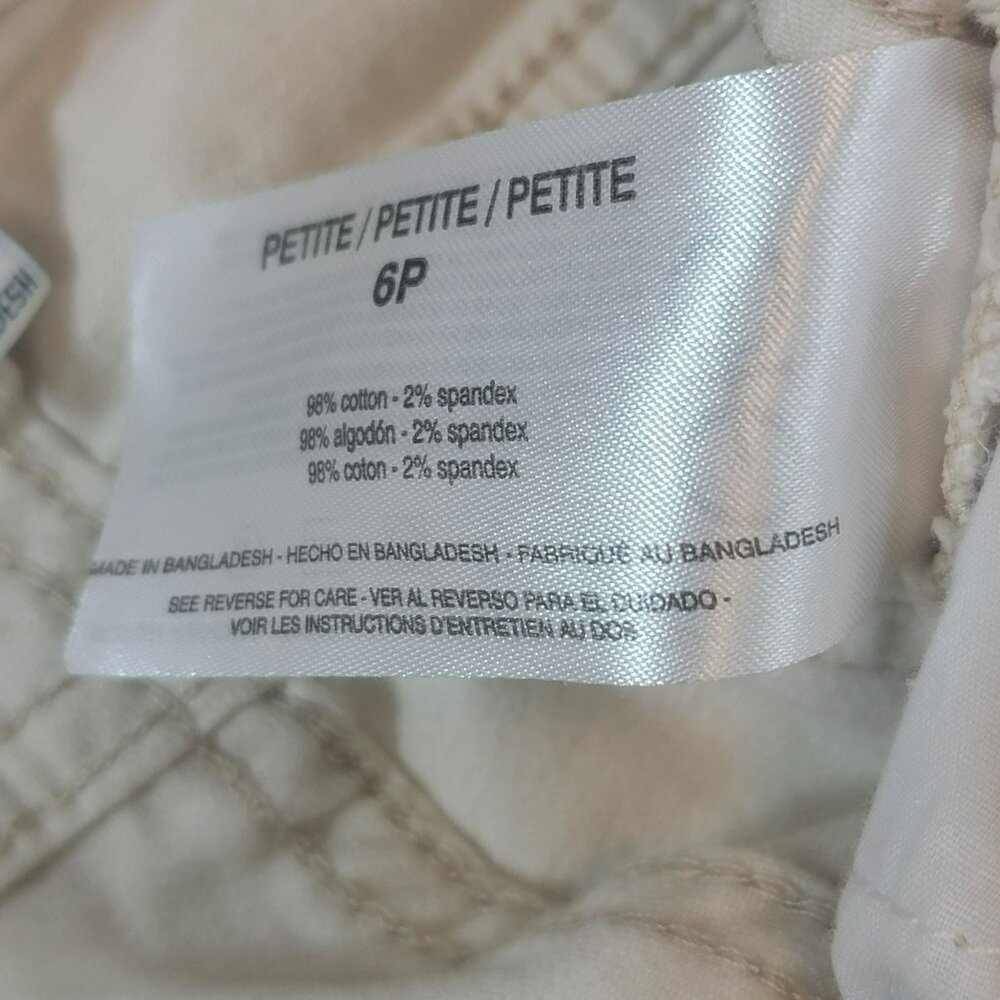 Code Bleu Bermuda Shorts, Women 6P, Cream, Denim, 5 Pocket Design, Low Rise, EUC - Picture 5 of 11